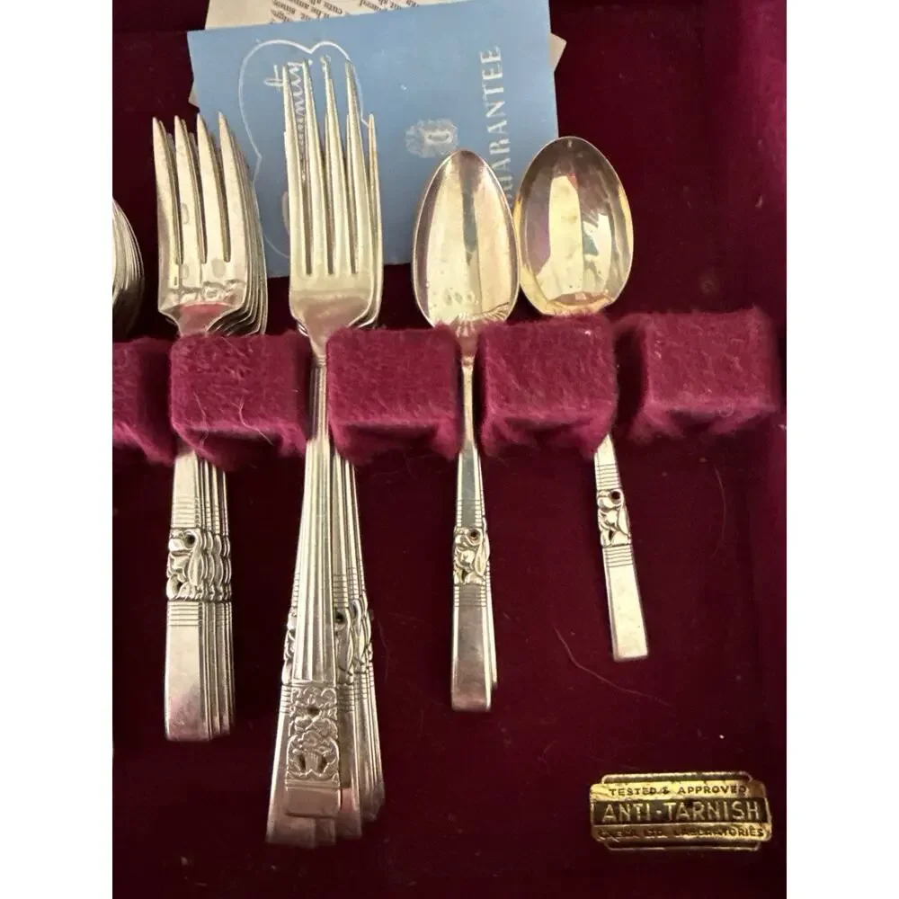 Oneida Community “Morning Star” Silverplate – with Chest See Description &photos
